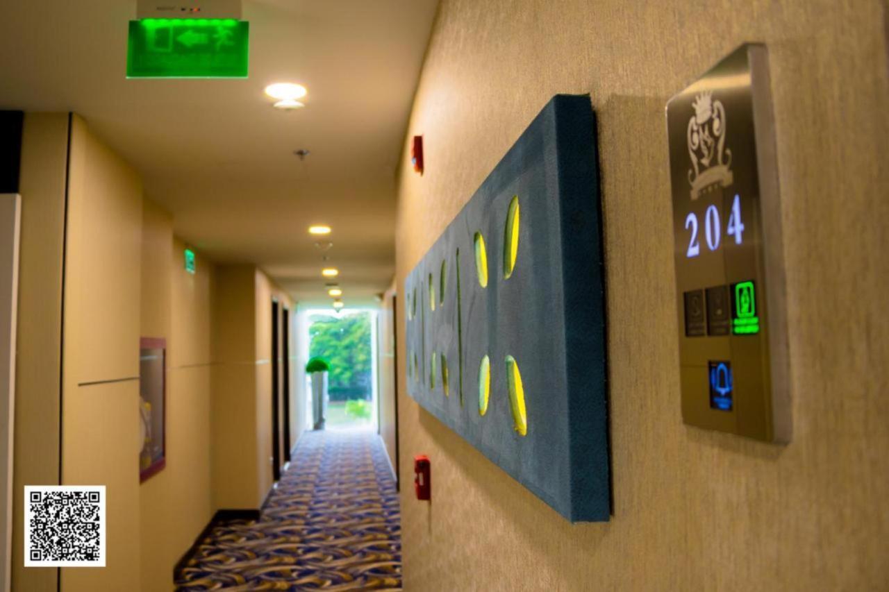 Hotel Royal Elim International San Antonio  Exterior foto A QRpedia code in a hotel