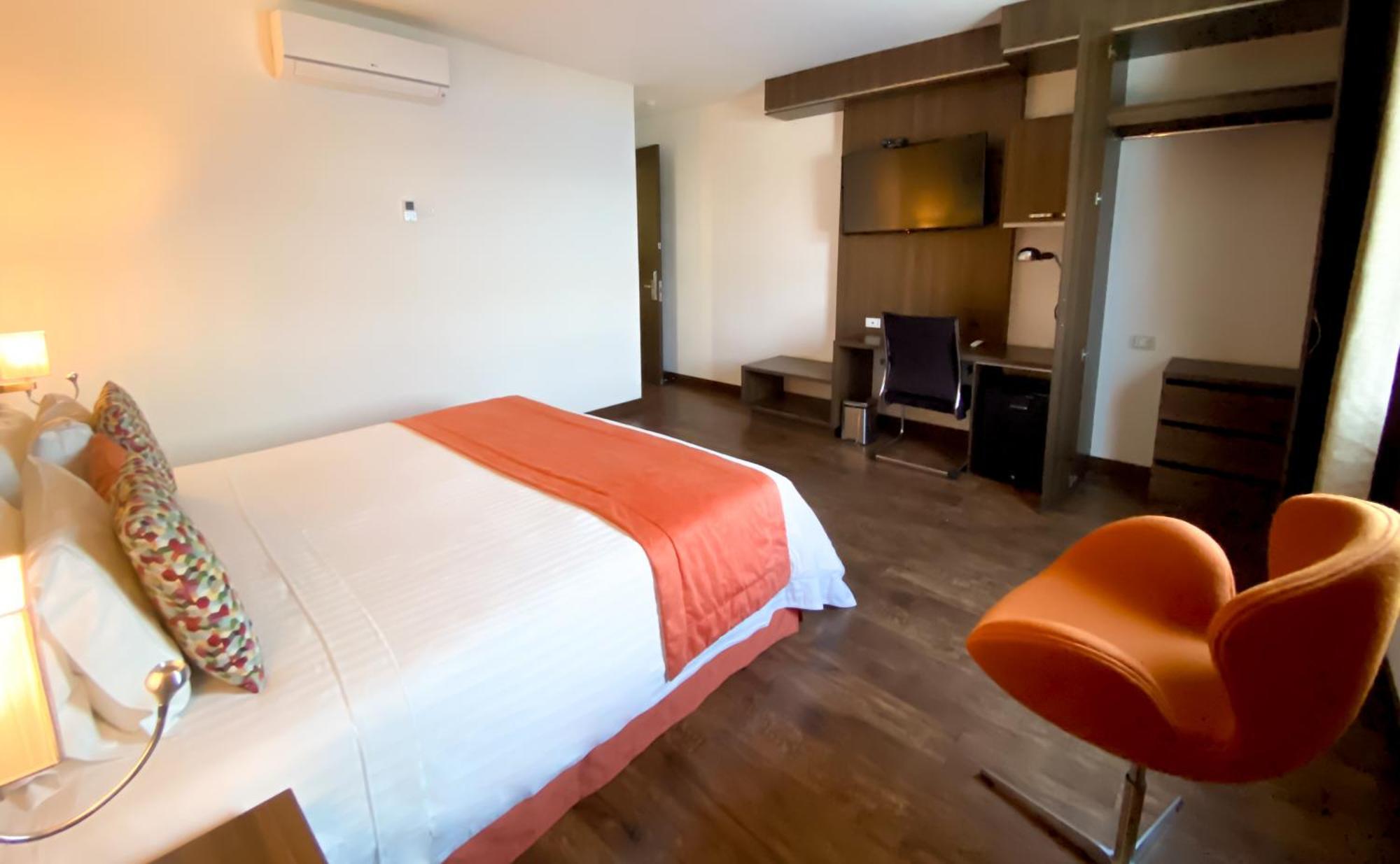 Hotel Royal Elim International San Antonio  Exterior foto A room at the hotel