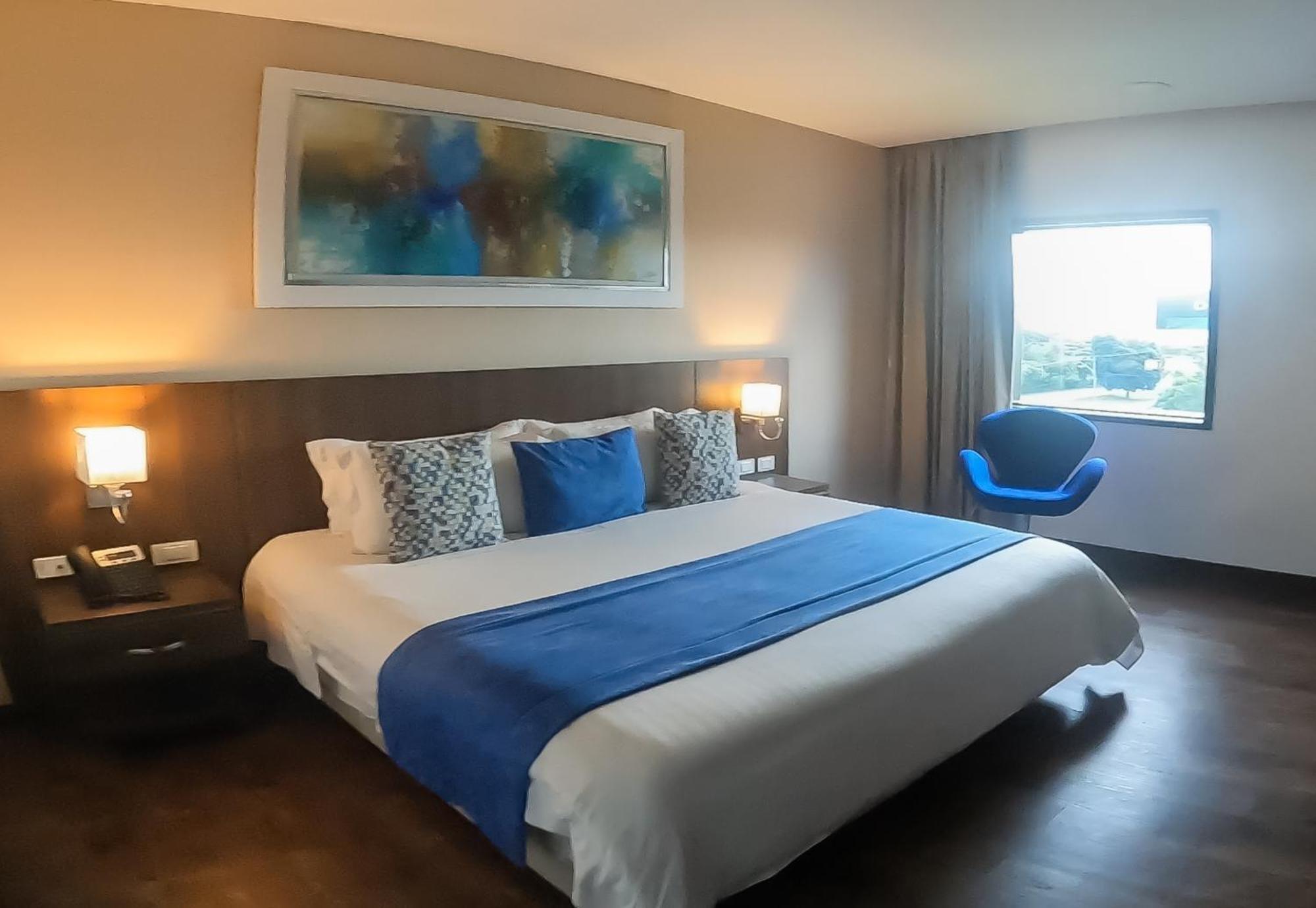 Hotel Royal Elim International San Antonio  Exterior foto A room at the hotel