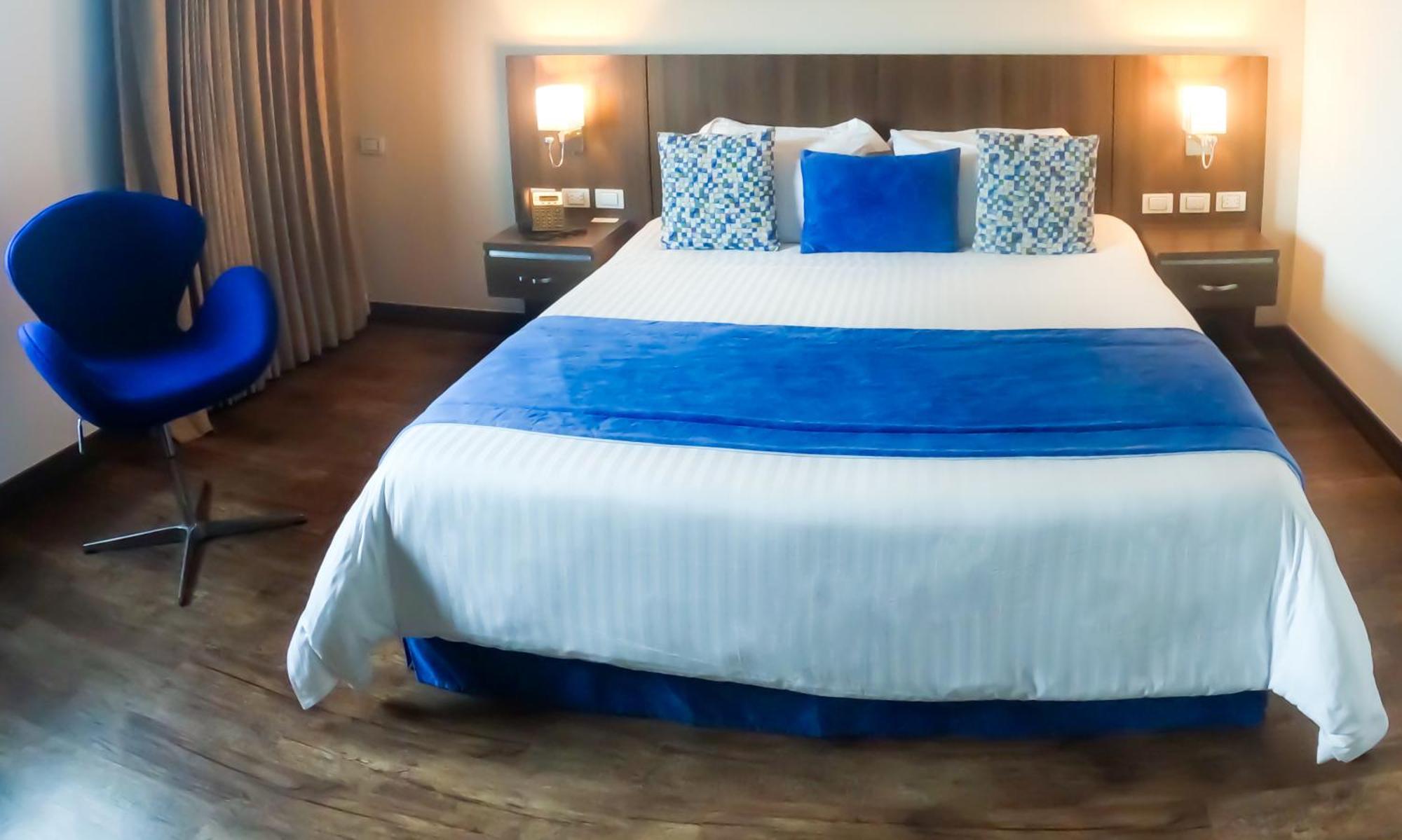 Hotel Royal Elim International San Antonio  Exterior foto A bedroom at the hotel